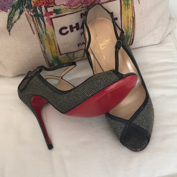 Christian Louboutin- Evening Wear - Picture 2 of 3